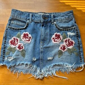 Free People Denim Mini Skirt / Embroidered / Distressed - Size 25